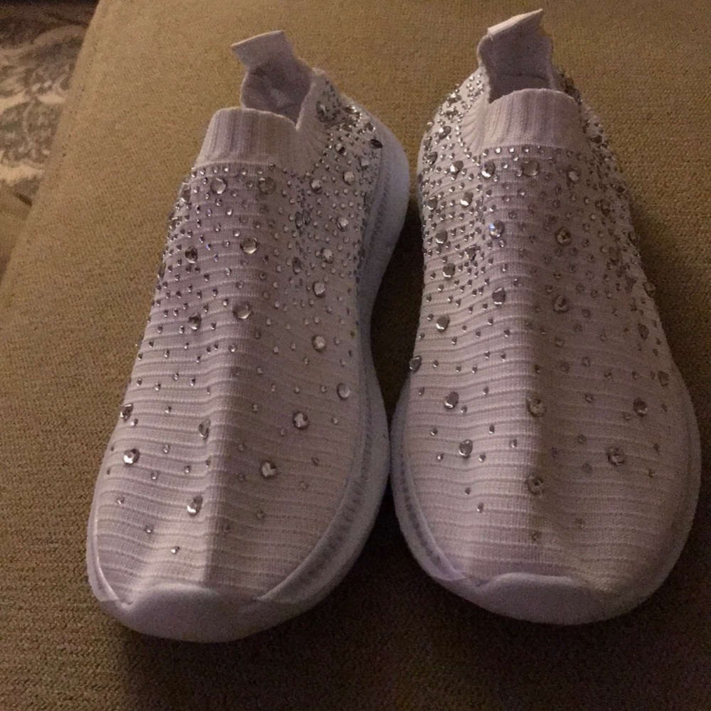 Ladies she & in ladies crystal shoes worn but nice